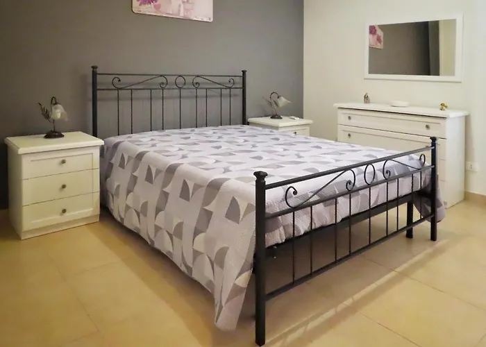 Donna Lucia Daire Scoglitti